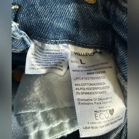 Wallflower Women’s Denim Shortalls size large - Picture 10 of 11